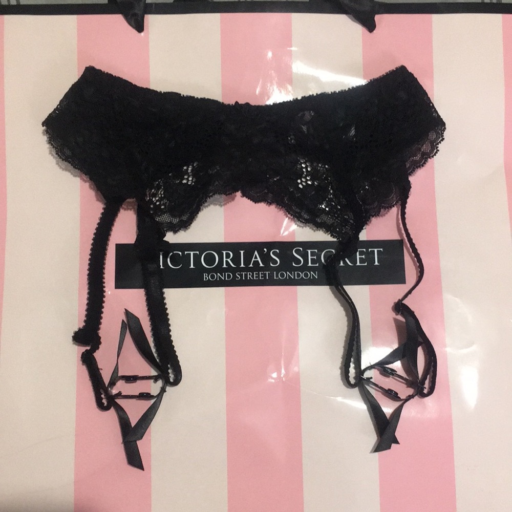 VTG Victoria Secret lace garter belt